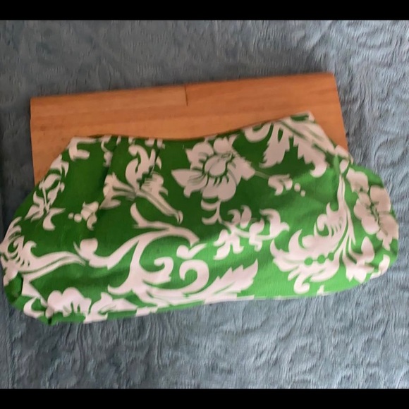 Clutch - Picture 2 of 2